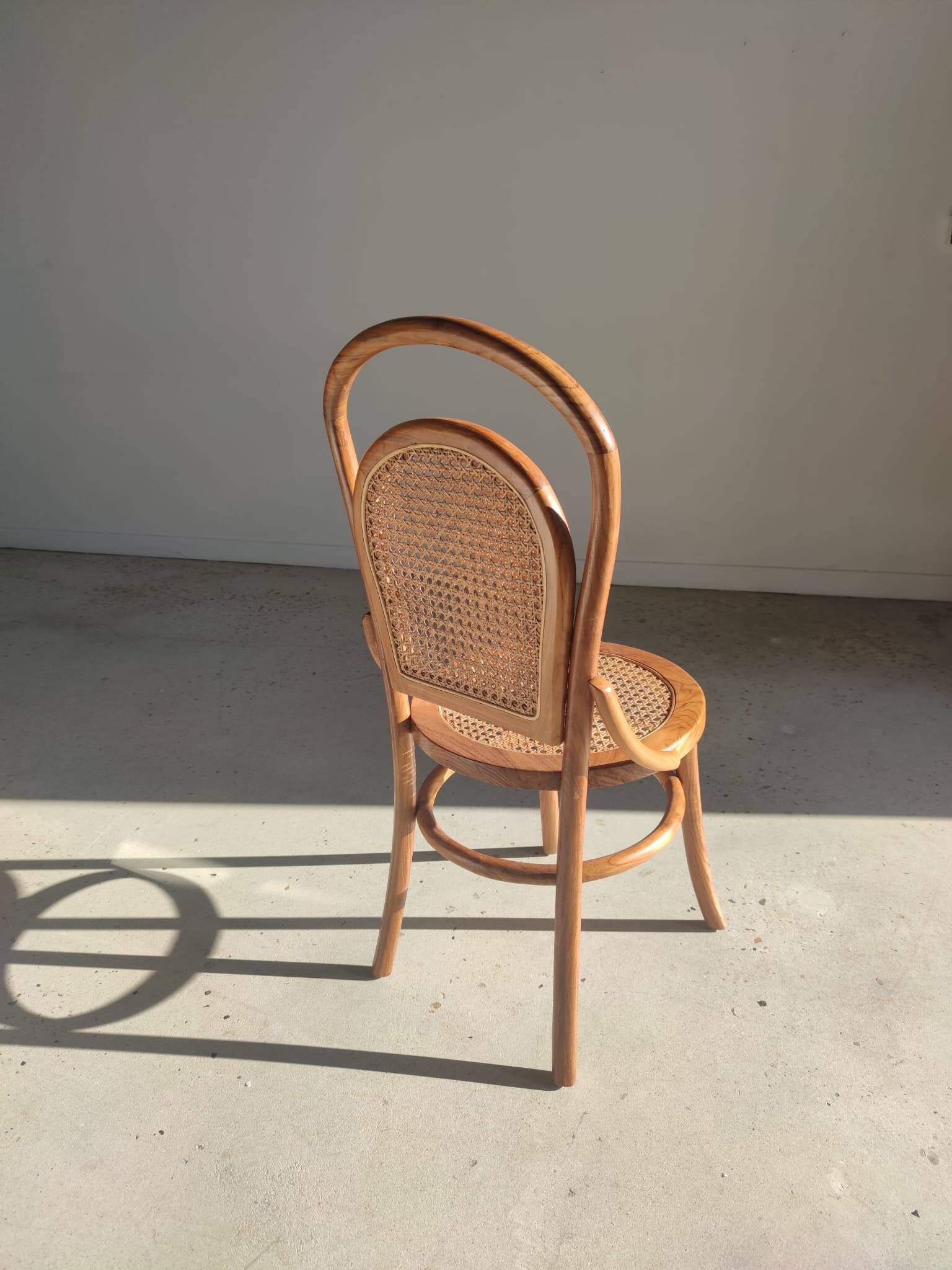 Chaise cannée en bois naturel