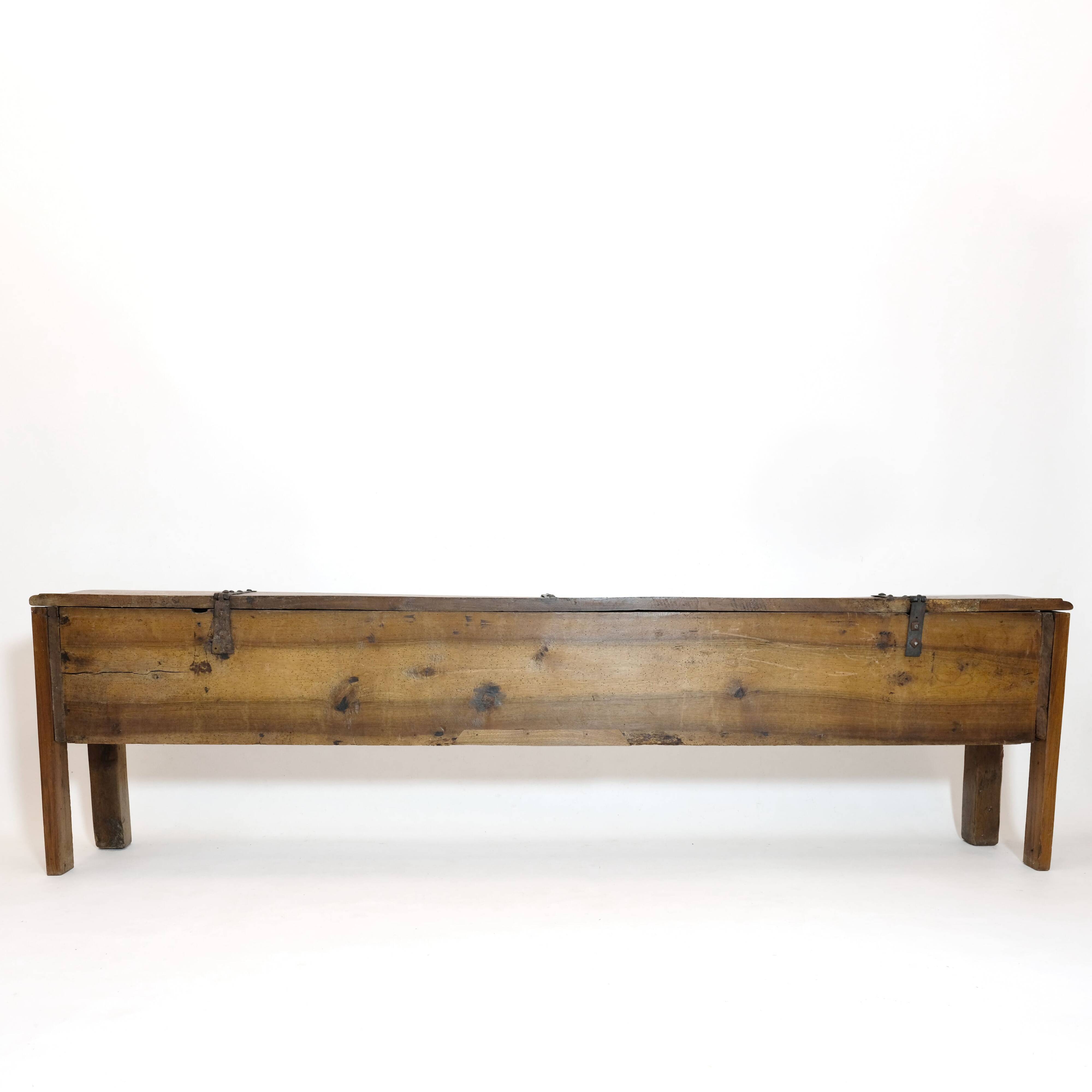 Long walnut grain chest forming a bench, 220cm.