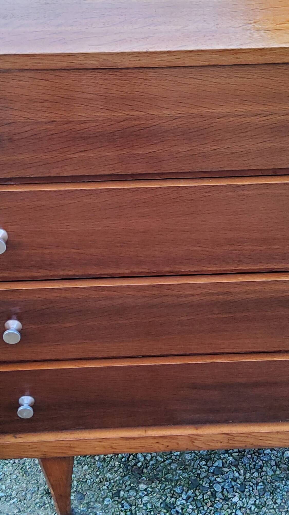 Vintage golden oak chest of drawers with 4 spindle feet from the 1950s