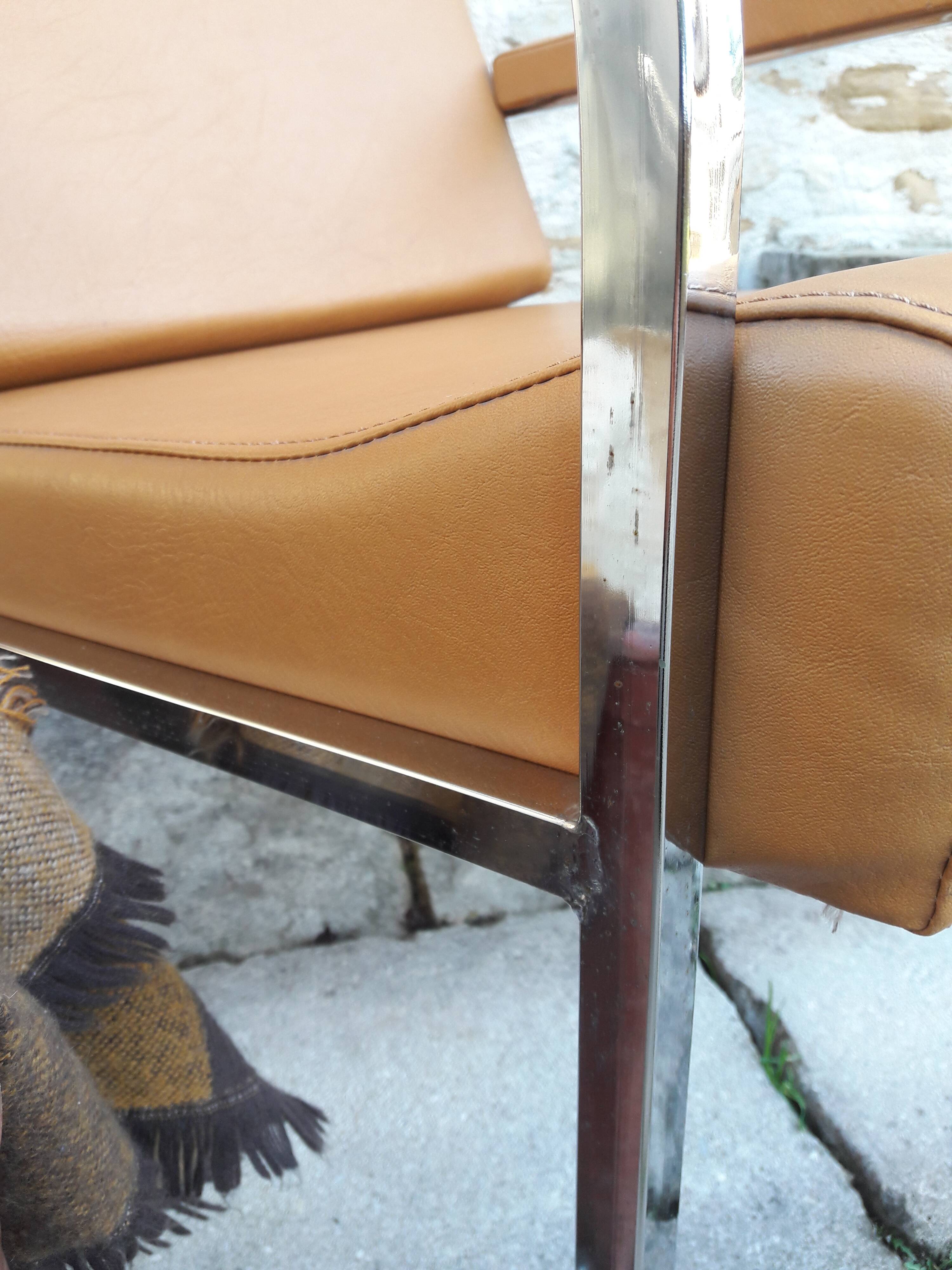 Fauteuil acier chromé et skaï