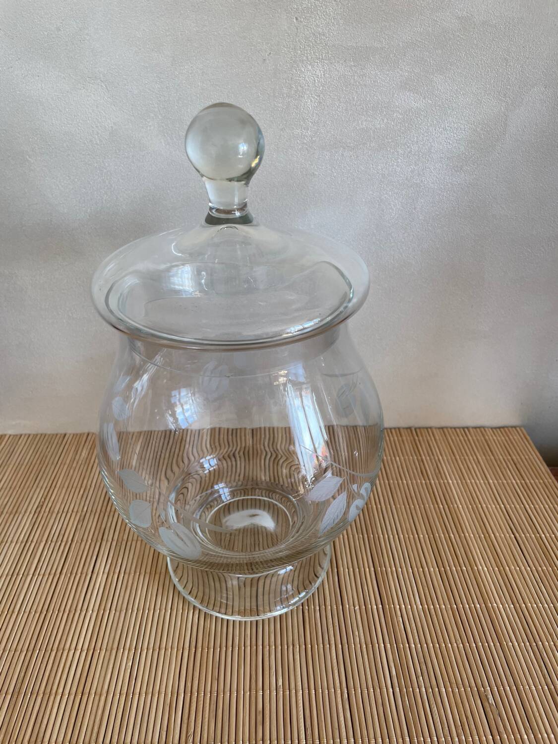 Engraved flower candy box