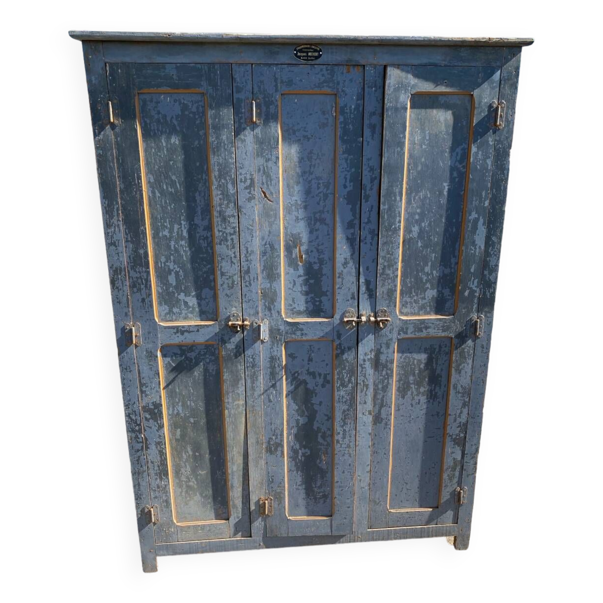 Wooden wardrobe with 3 doors