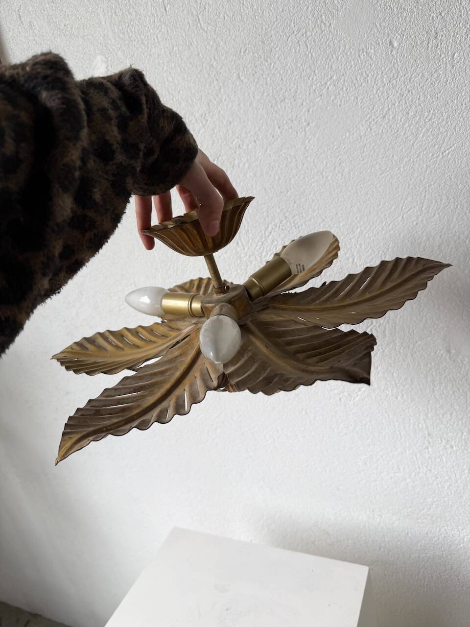 Applique ou suspension fleur dorée laiton années 70