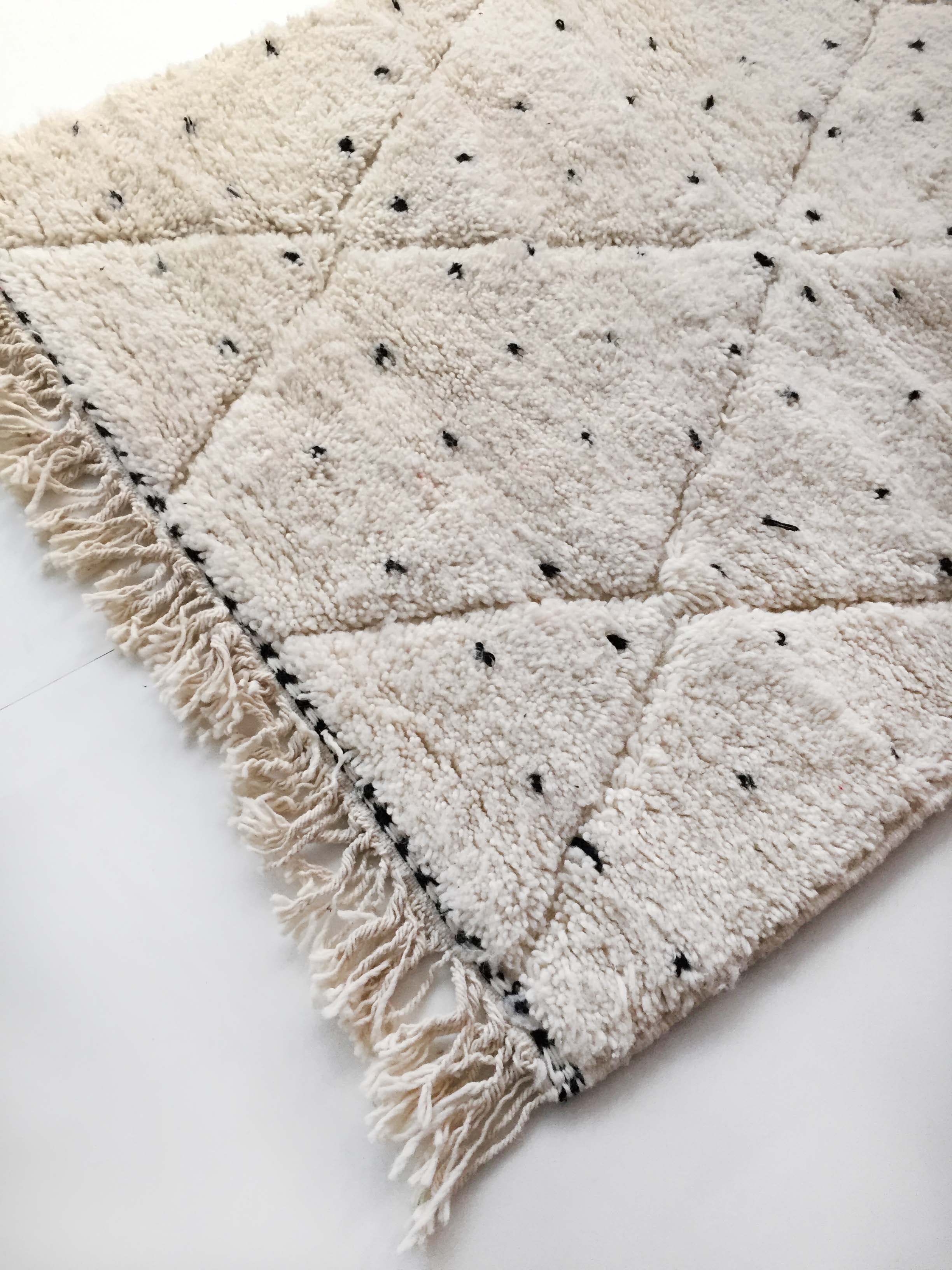 Moroccan berber carpet blessed ouarain ecru with black polka dots and diamonds engraved 150x102cm