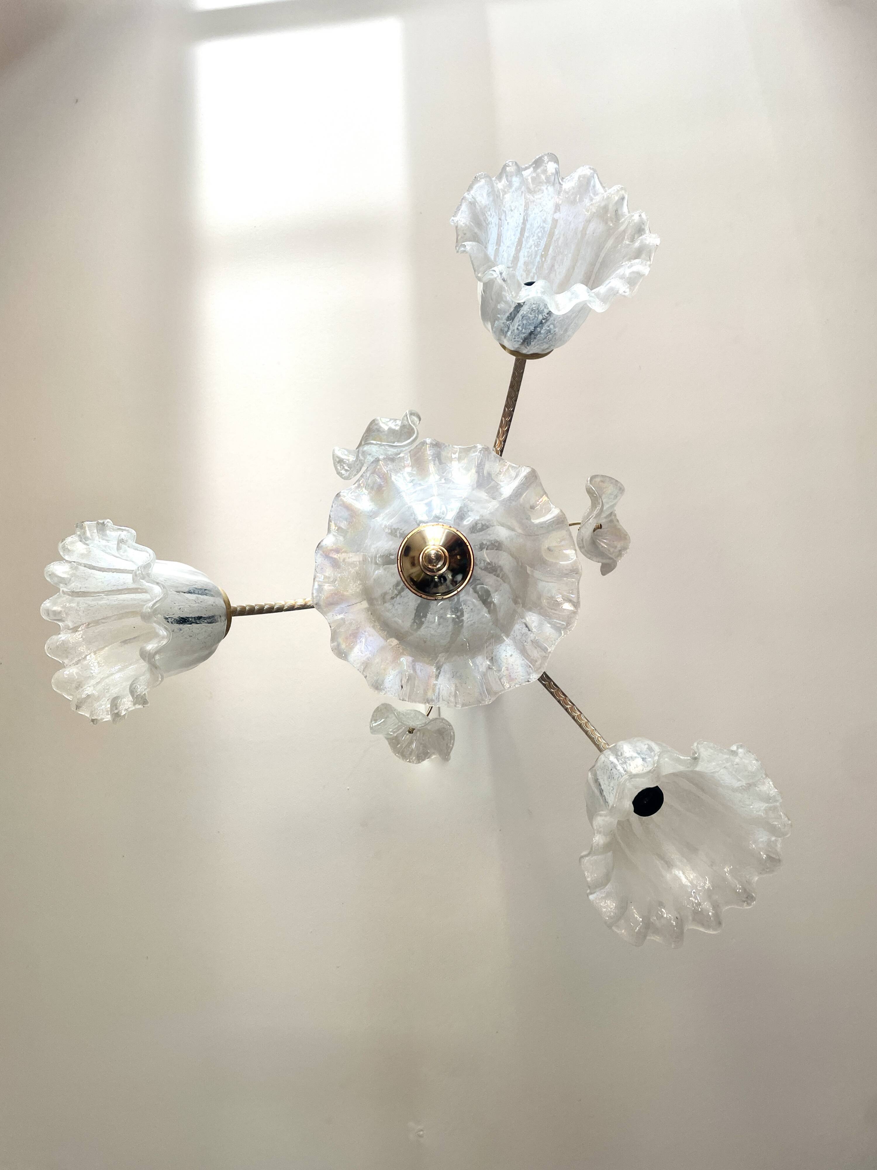 Murano chandelier with 3 iridescent flowers, 1980.