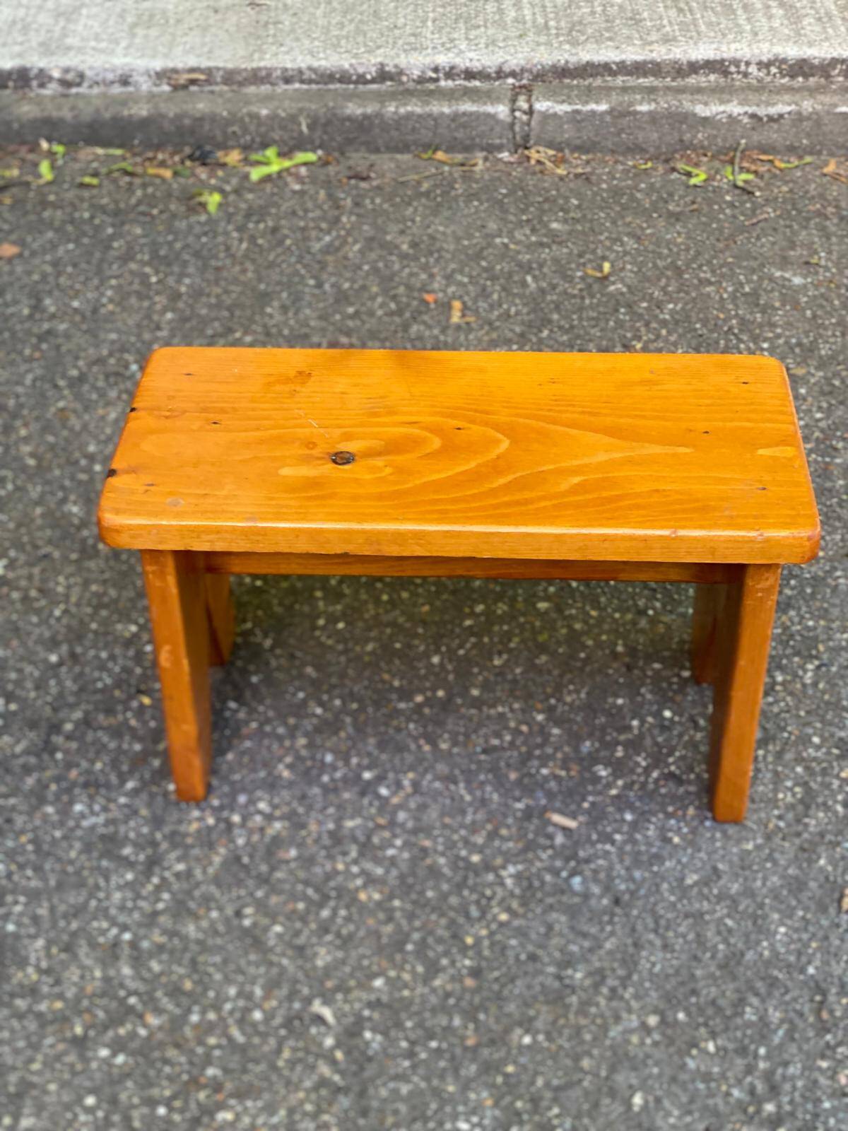 Small rectangular farmhouse stool in solid oak from the 1960s for children.