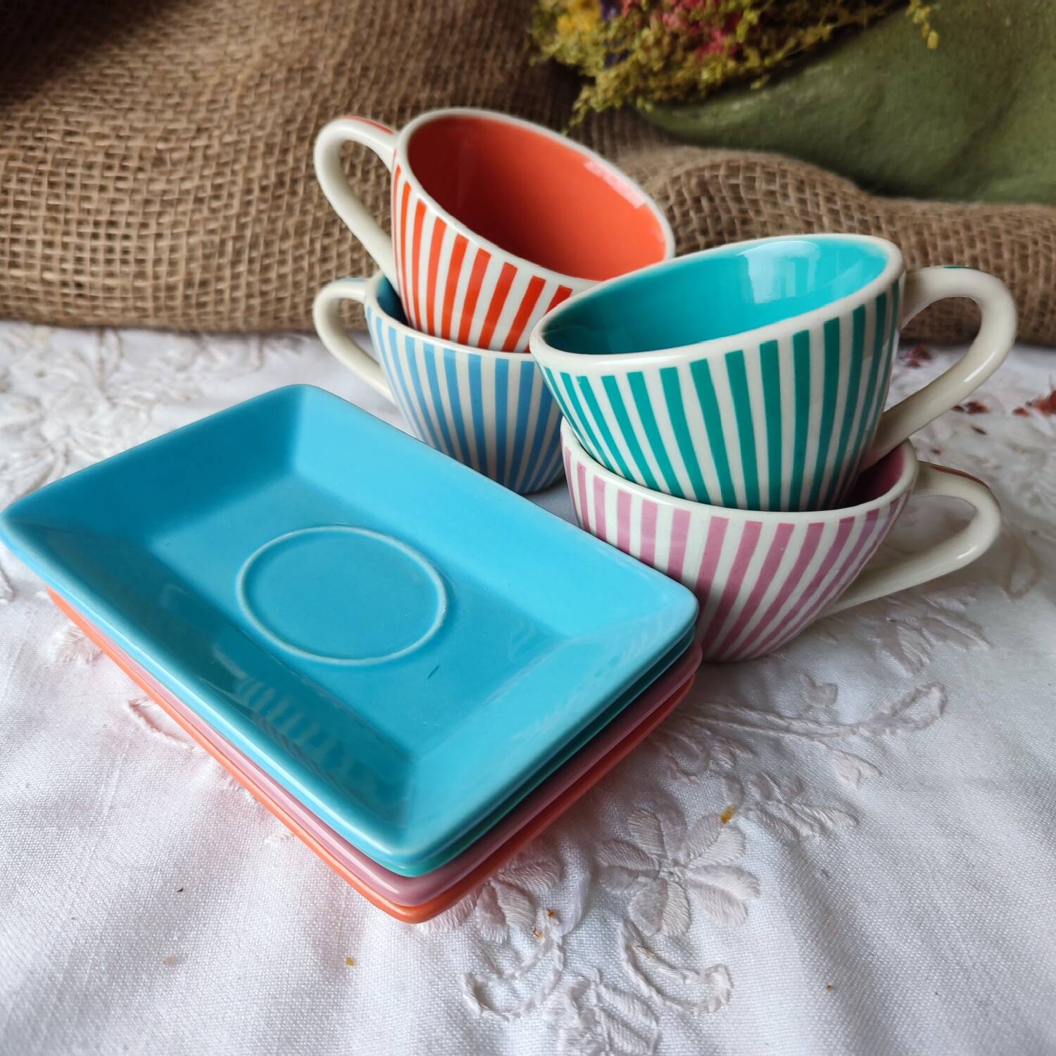 Set of 4 vintage lbvyr cups & saucers – 1970s