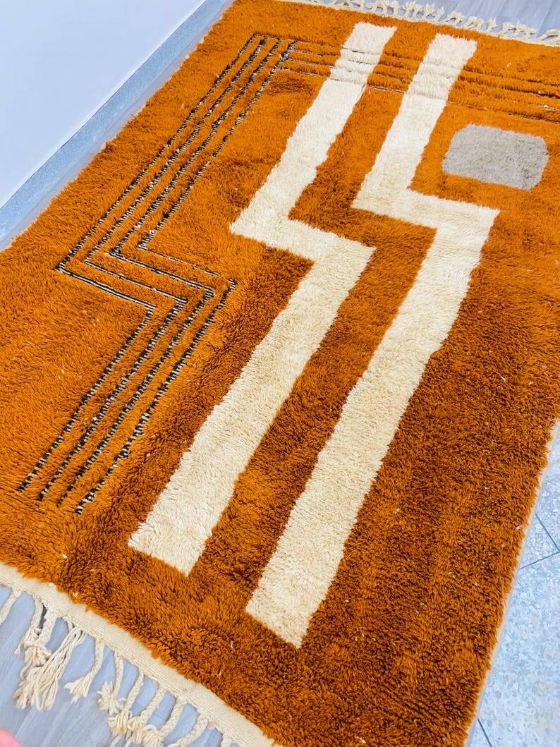 Modern Moroccan rug in rust wool with cream lines 150/250 cm