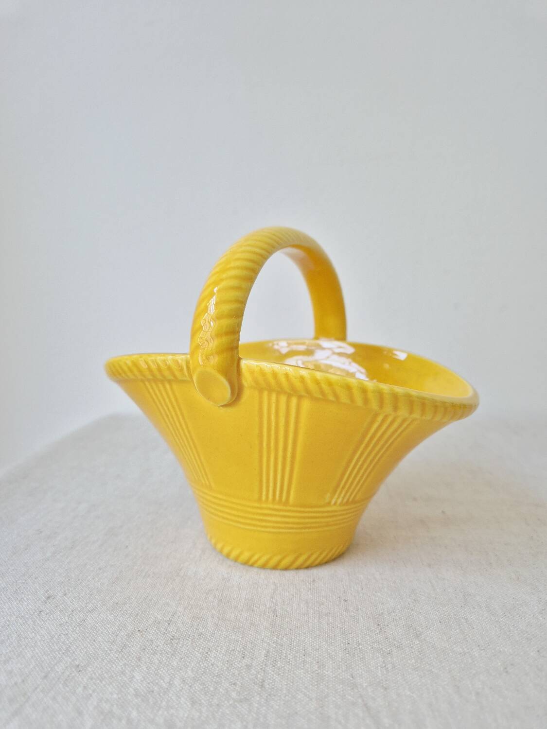 Small vintage ceramic basket with woven handle - Digoin & Sarreguemines