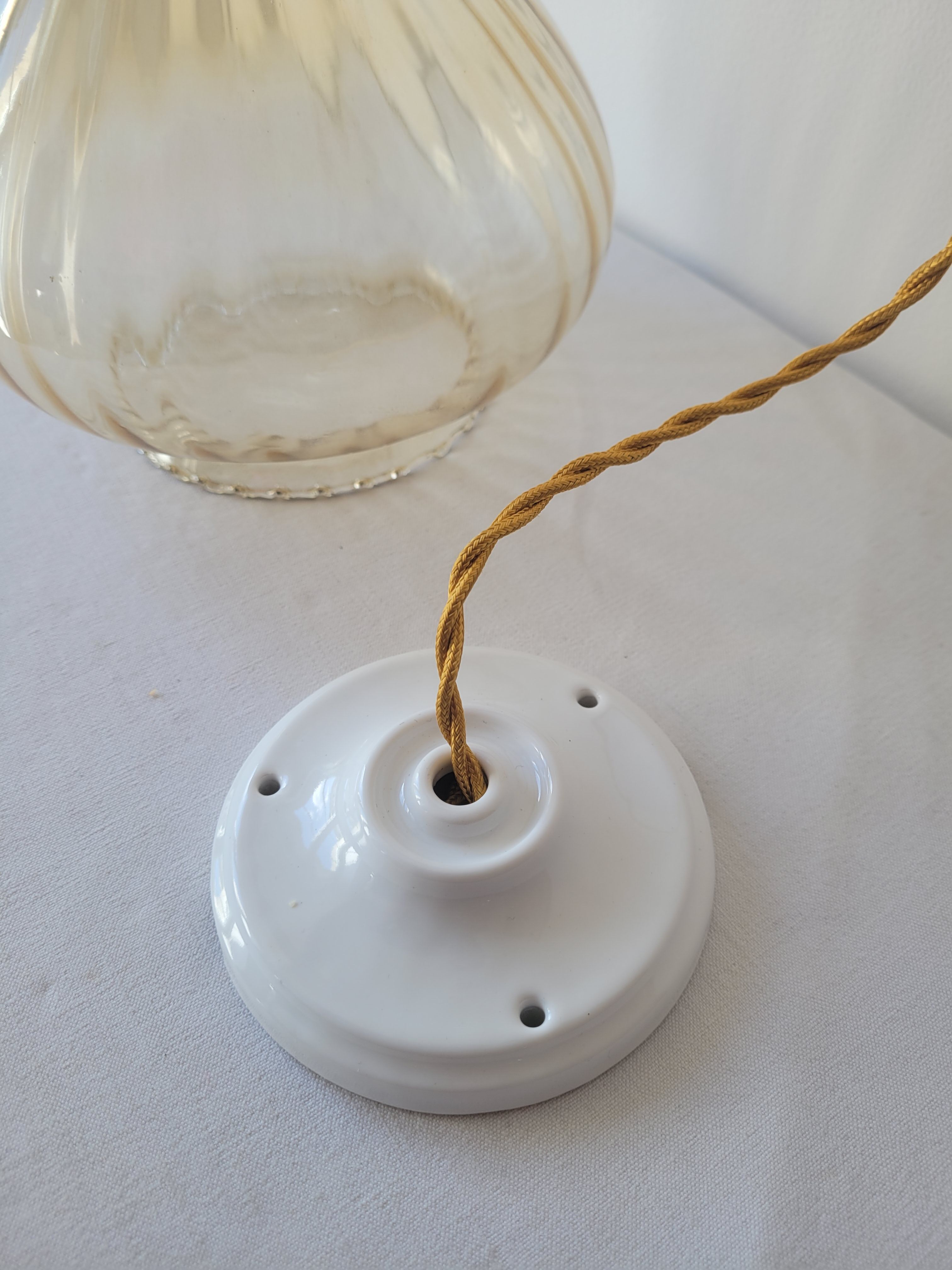 Suspension en verre fumé strié