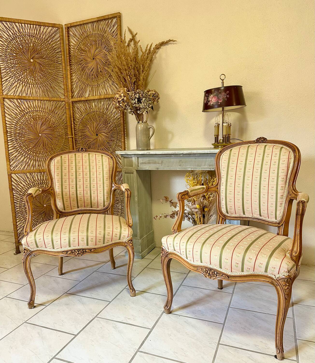 Paire de fauteuils bergères anciens style Louis XV