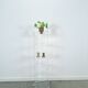 Armoire de rangement en plexiglas sur roulettes