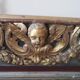 Fronton ancien en bois doré et sculpté du XIXe siècle