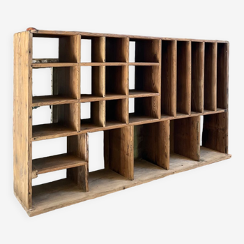 Shelf workshop or vinyl lockers