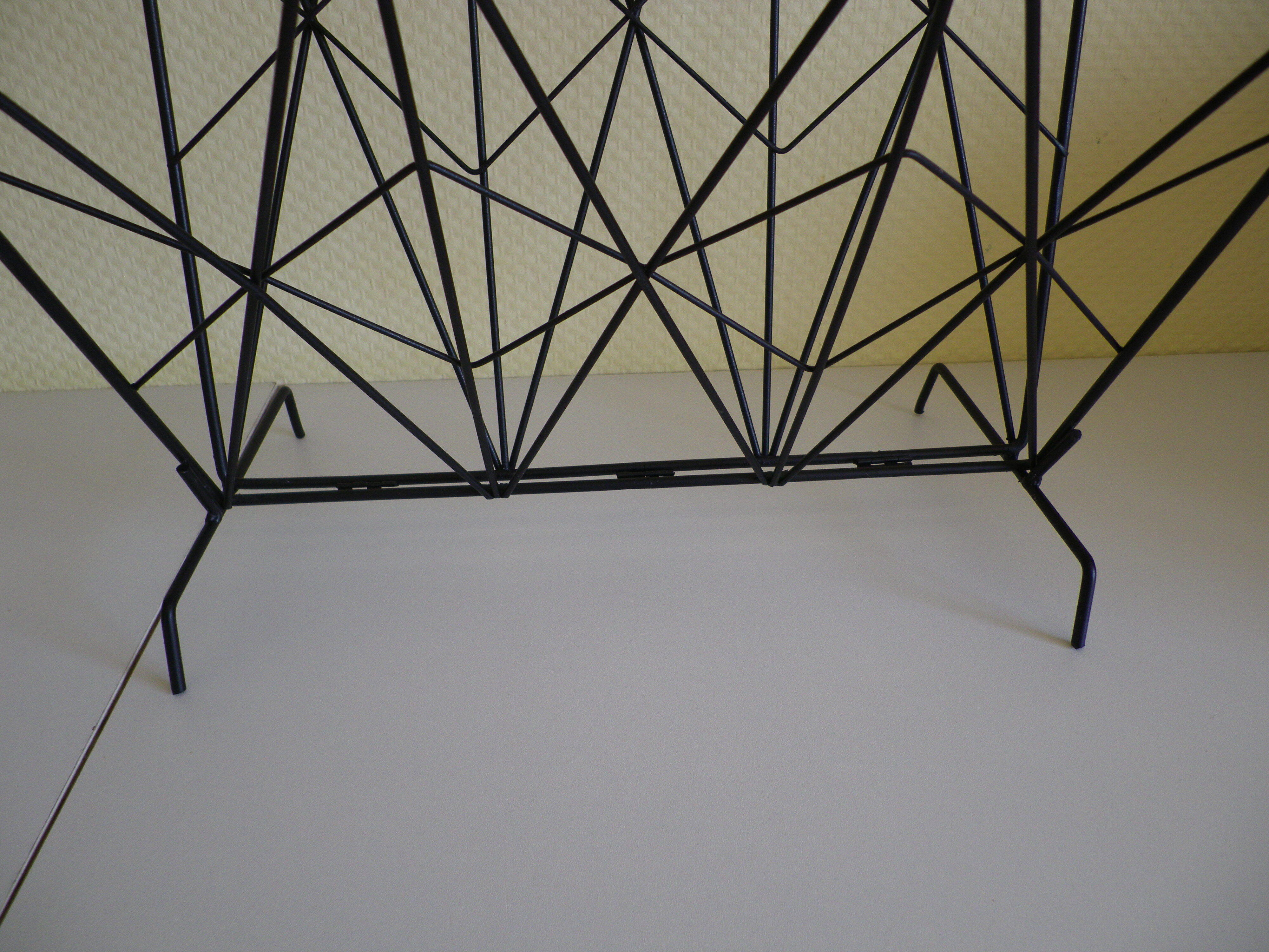 Magazines rack with very fine black metal geometric
