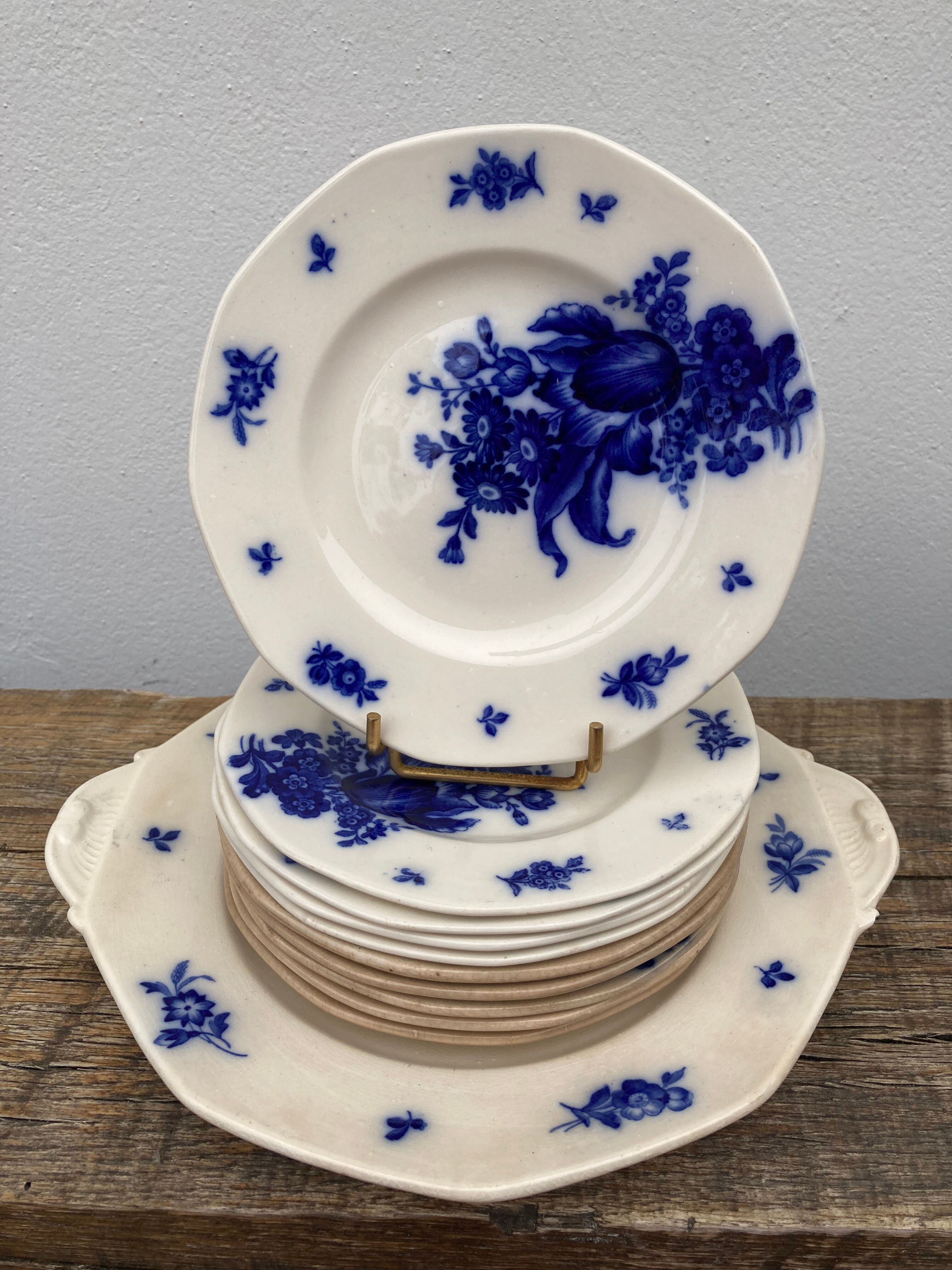 Blue dessert plates with Villeroy flower patterns and boch model Haarlem XIXth