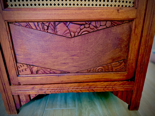 Bonnetière / Armoire parisienne vintage en bois et cannage – style Art