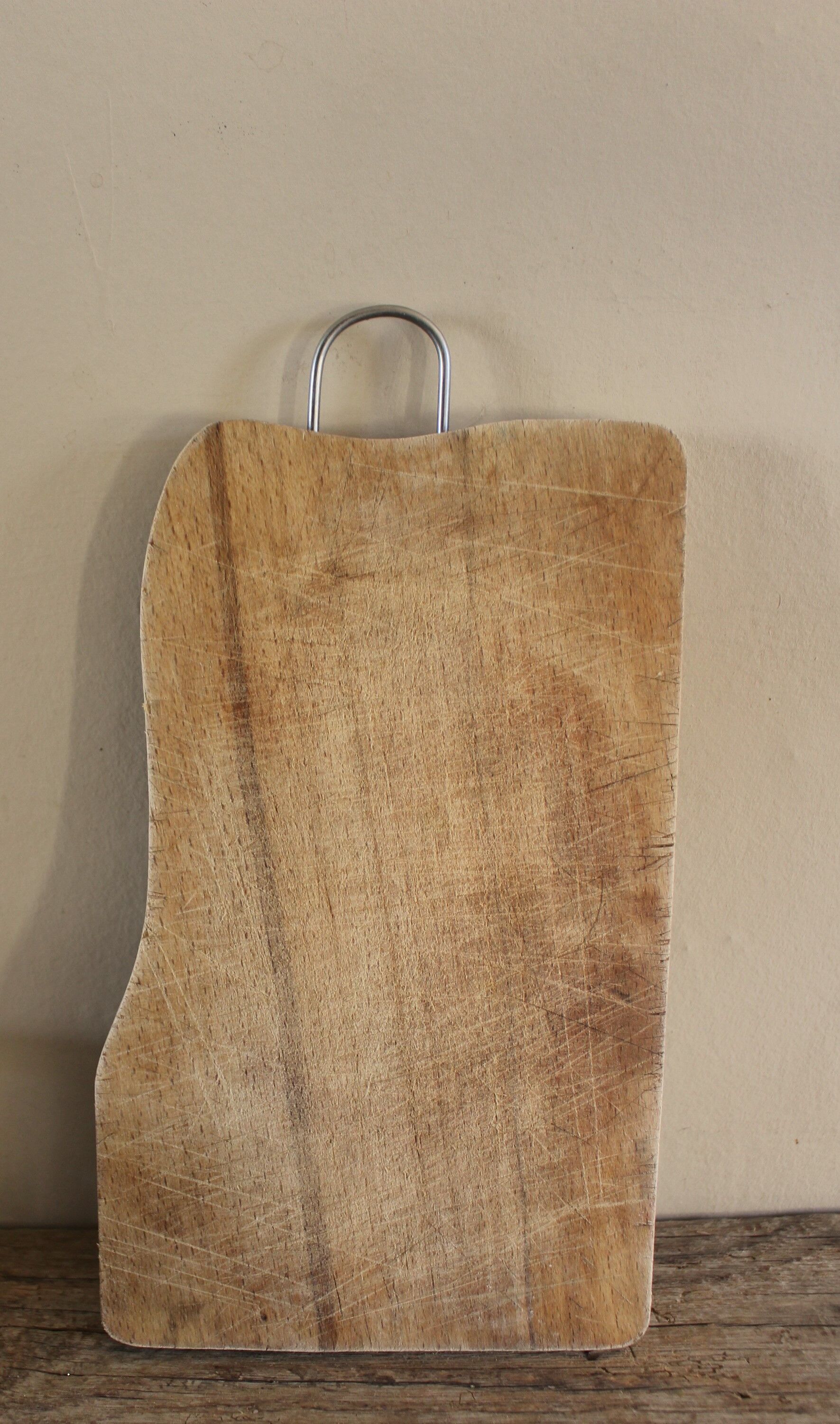 Wooden cutting board metal handle