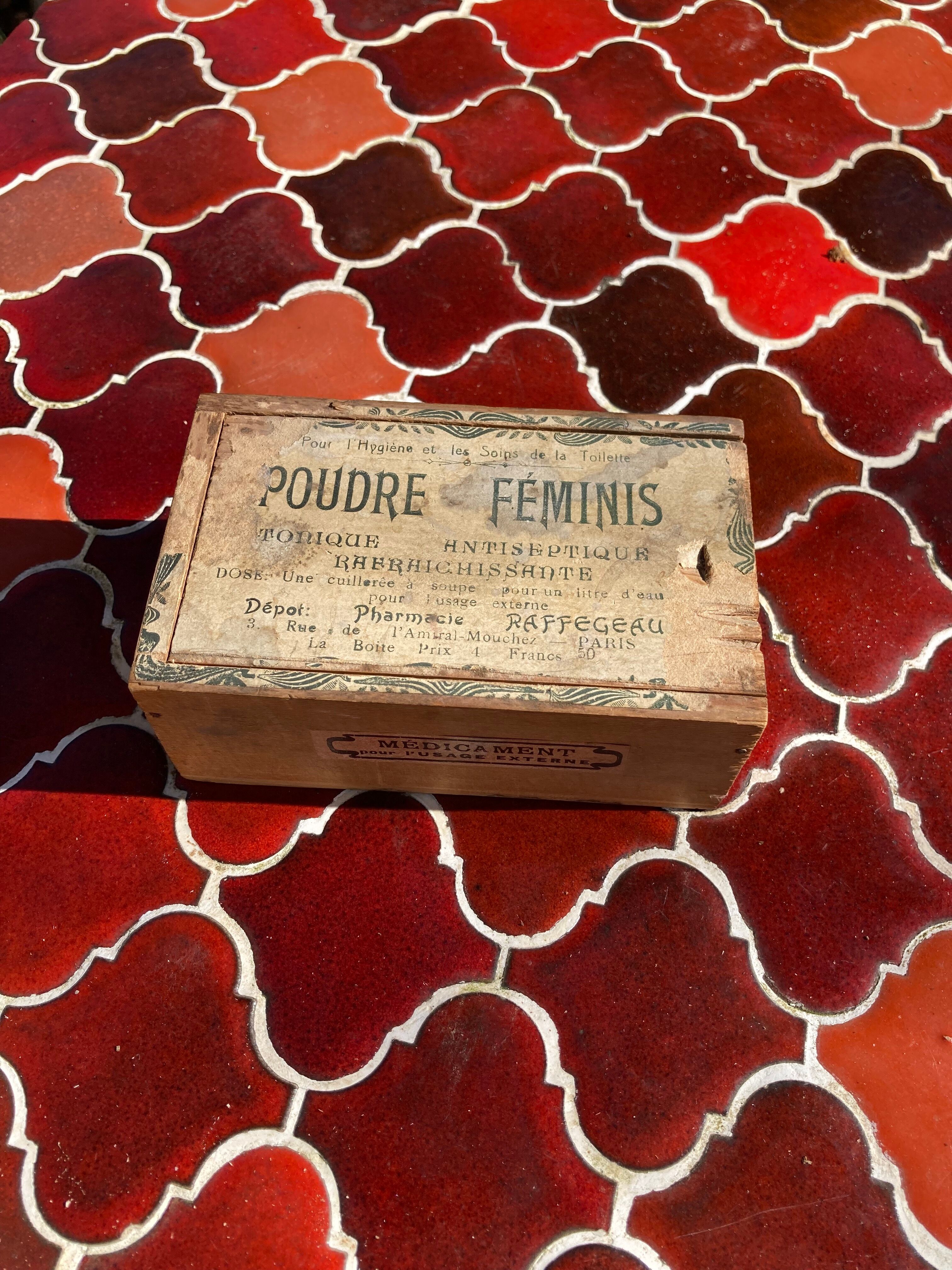Wooden box Feminis Powder