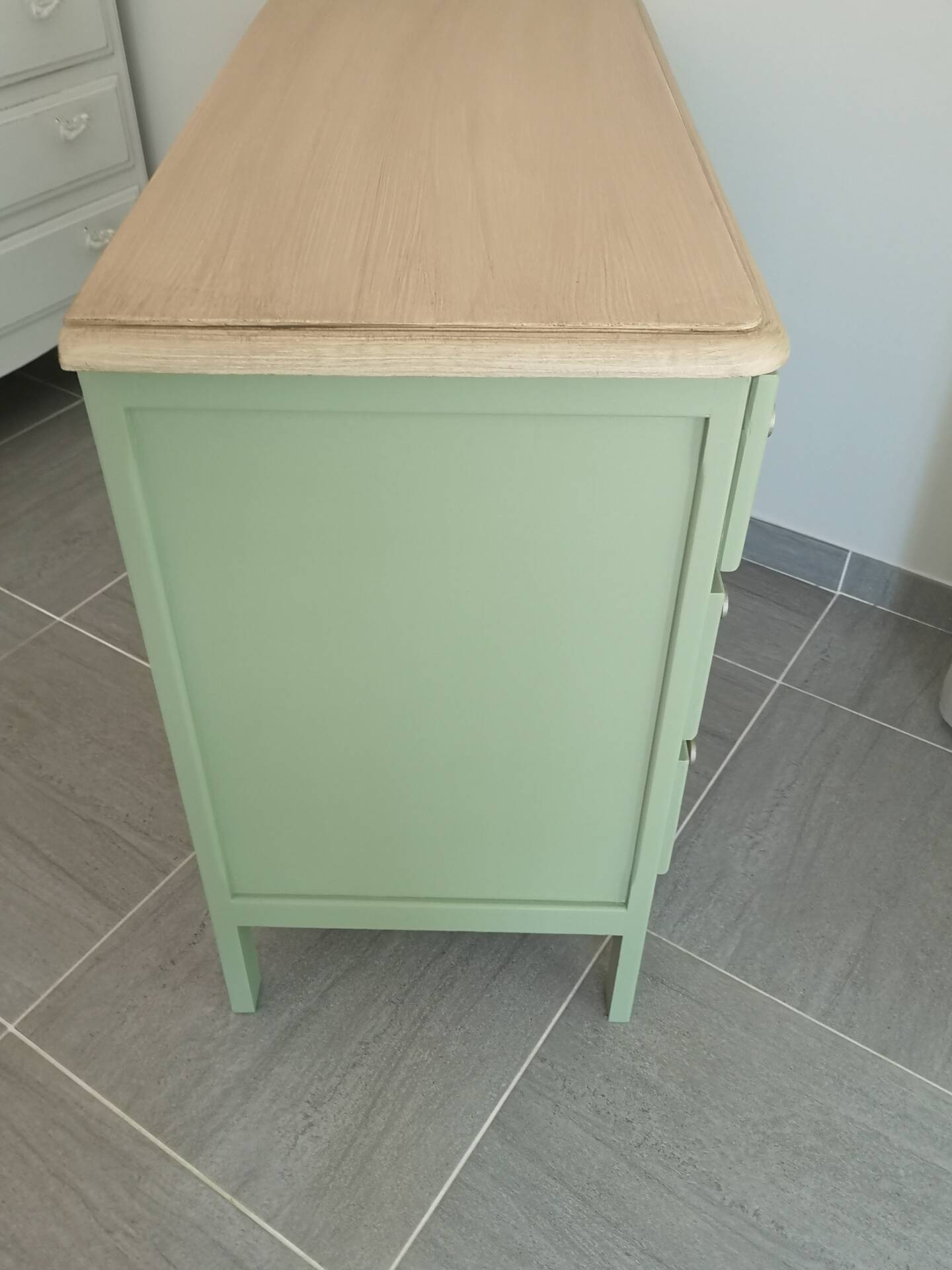 Matt green chest of drawers