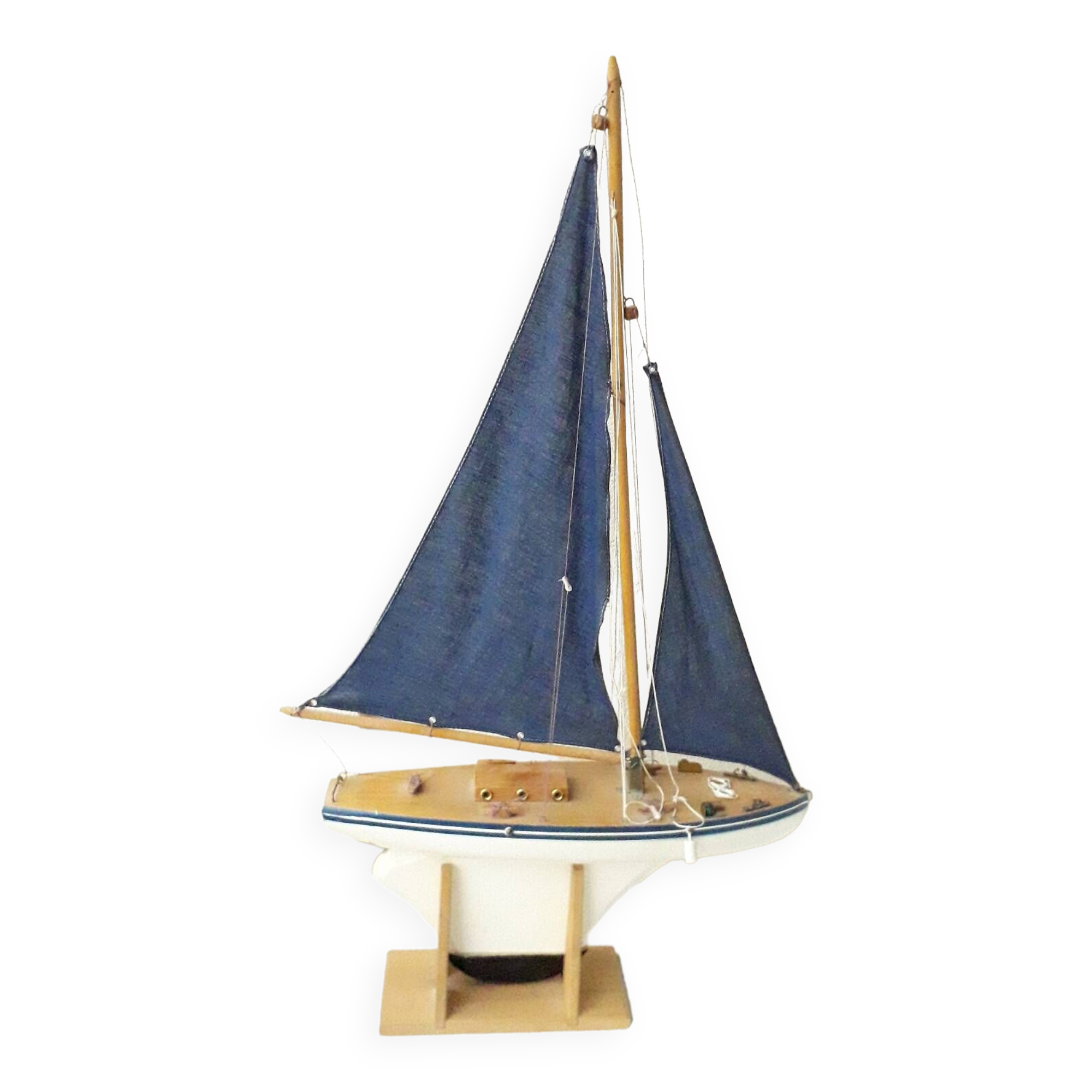 Bateau voilier de bassin