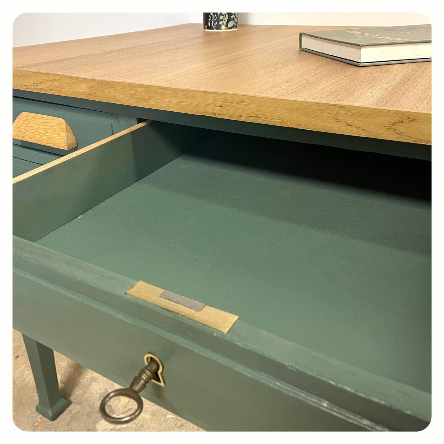 Vintage desk with 5 drawers