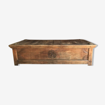 Large old chest in solid wood carved with Queyras style rosettes, opening from above