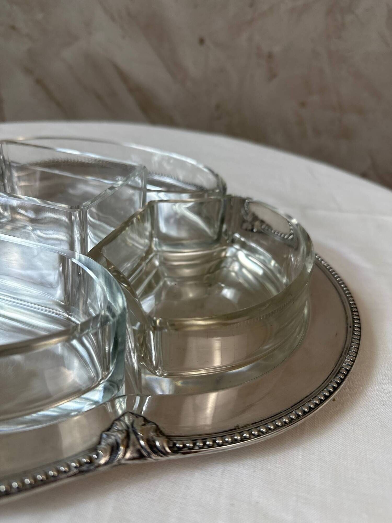 Plat de service en métal argenté