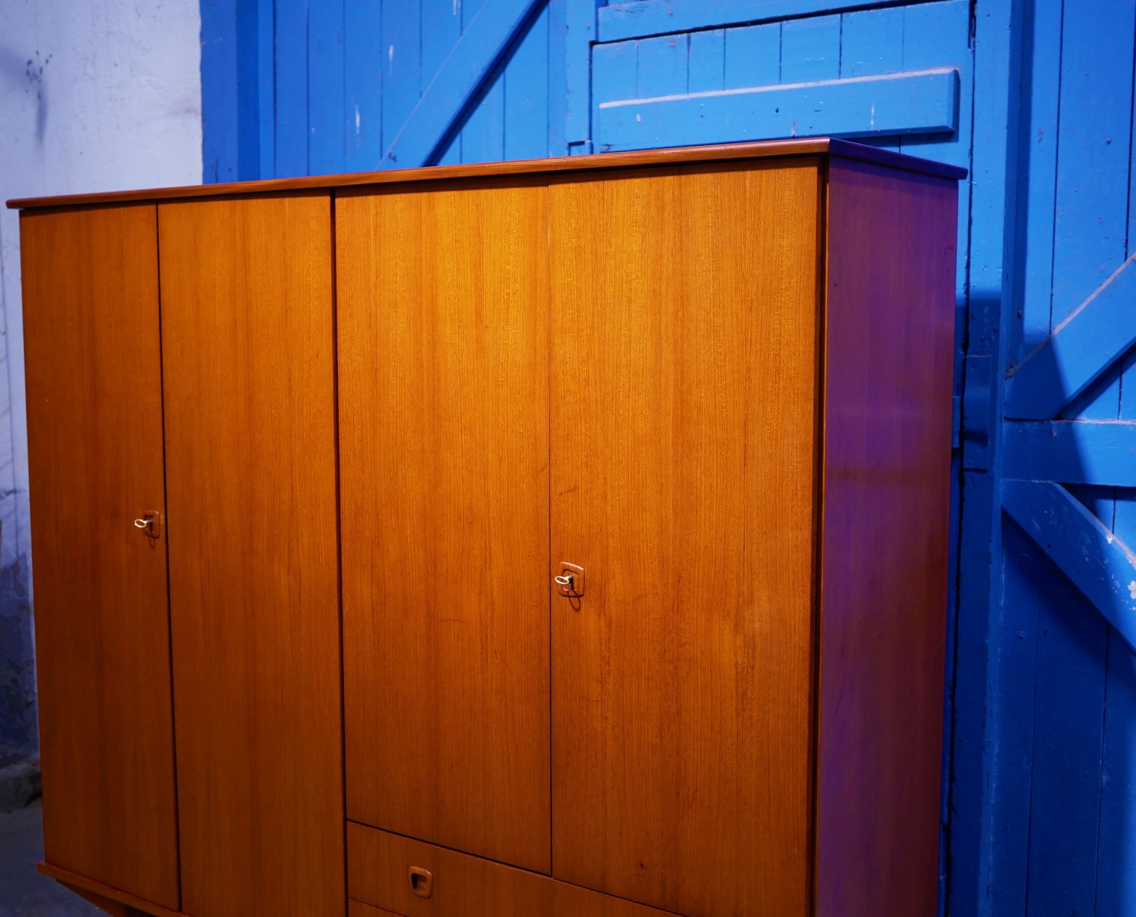 Vintage teak Cabinet
