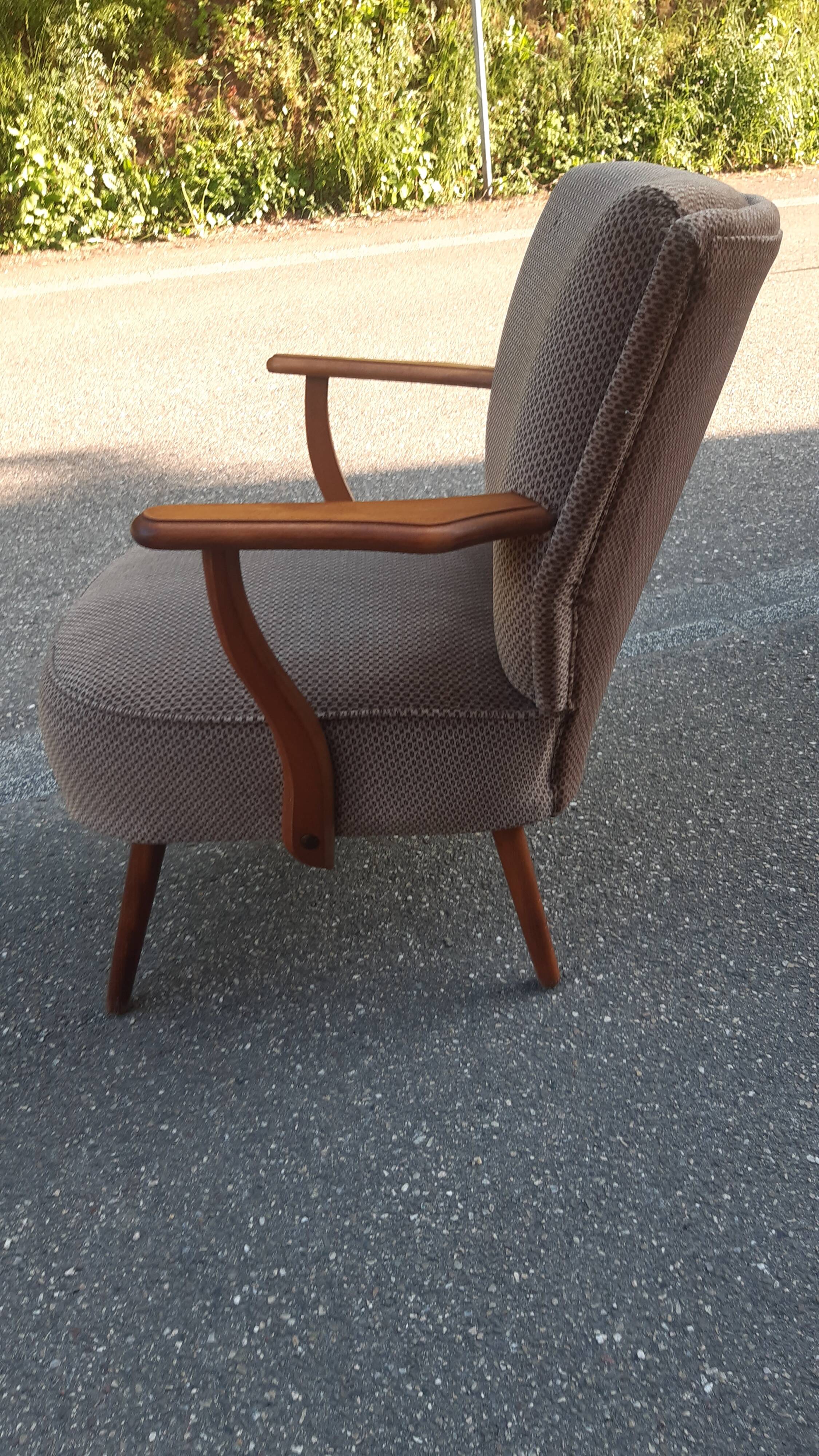 Cocktail armchair with armrests