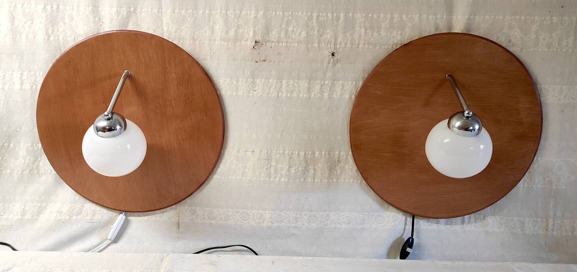 Appliques design en bois, opaline et métal chromé - mid. XXème