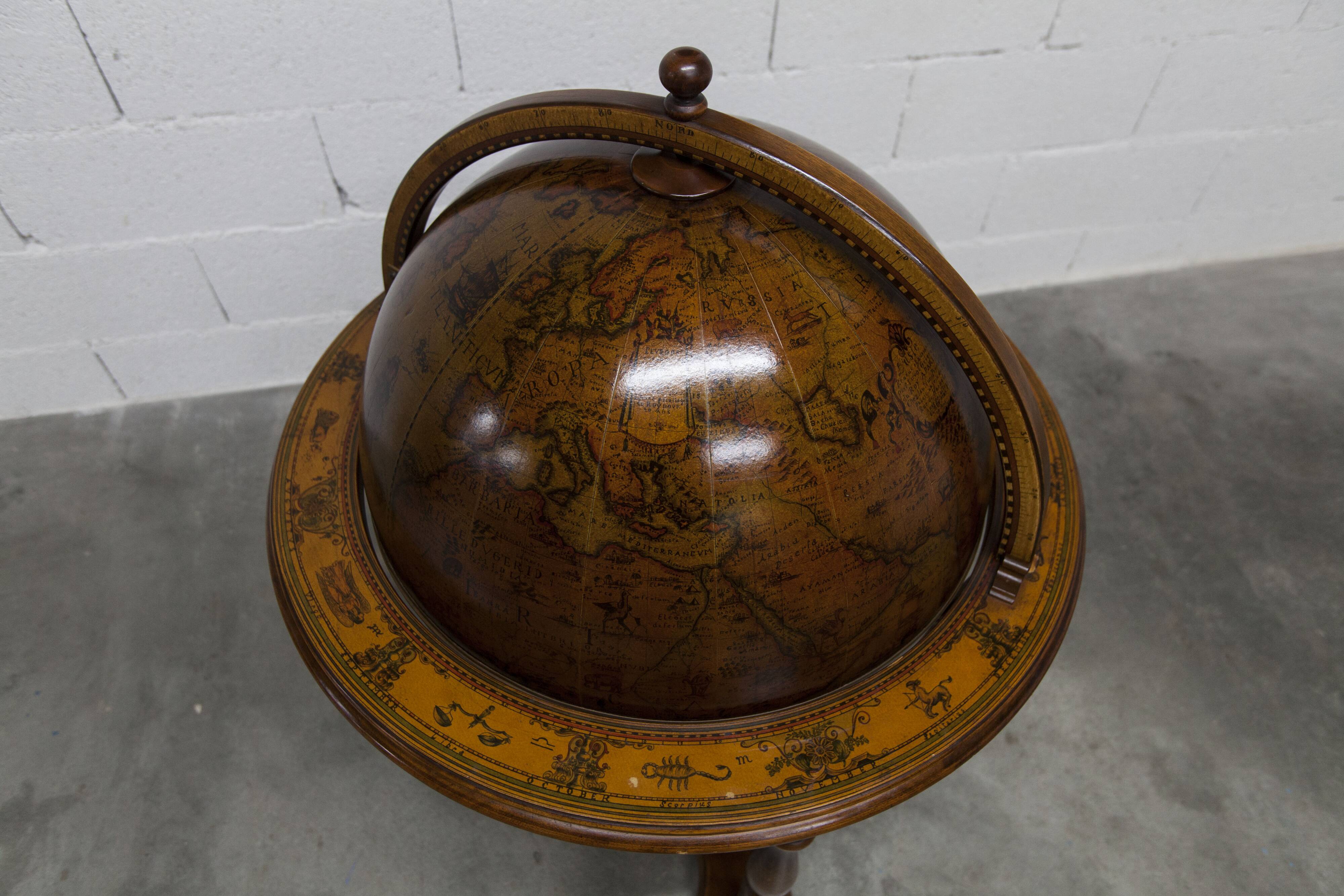 Bar globe maps rolling world