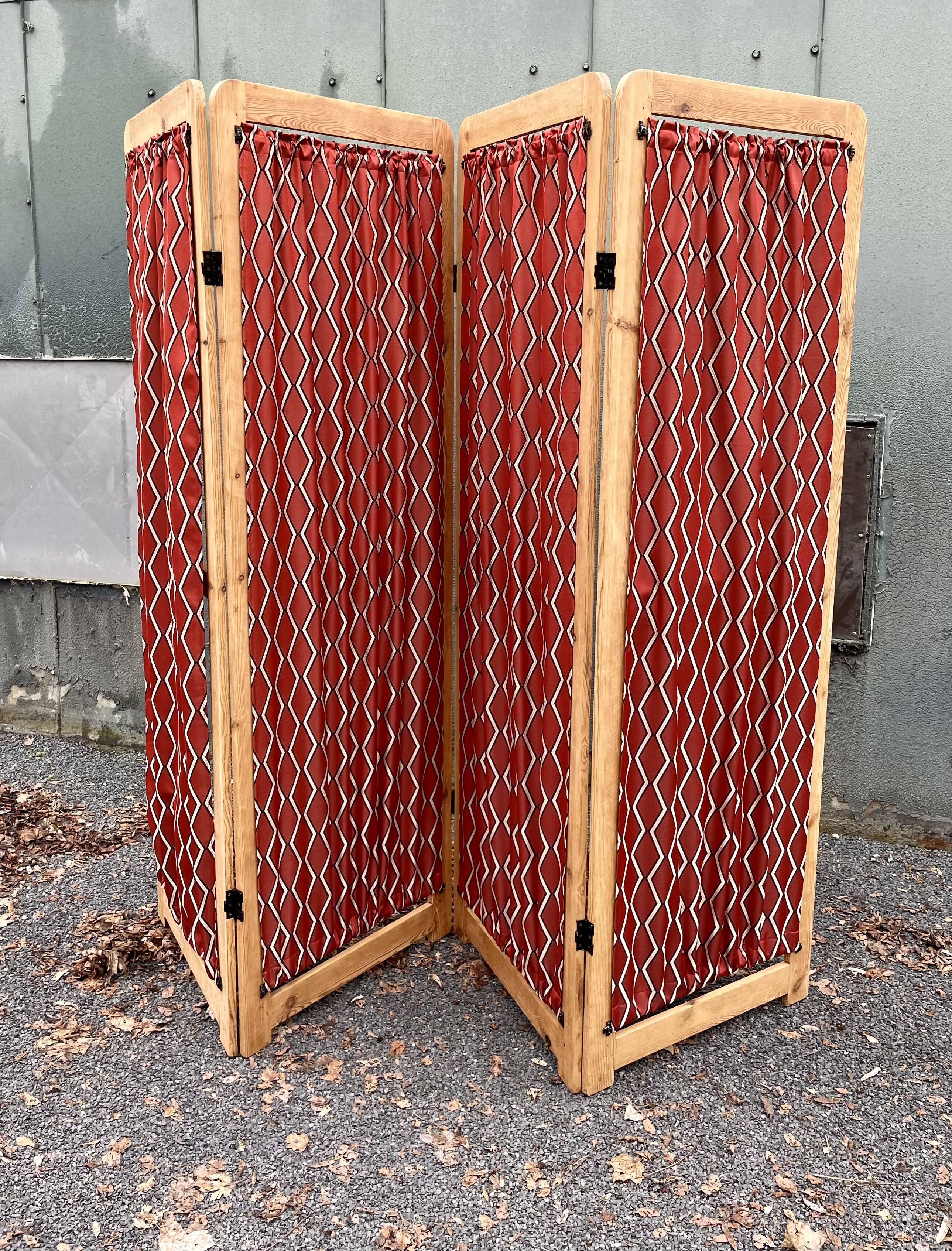 Vintage screen revisited and restored