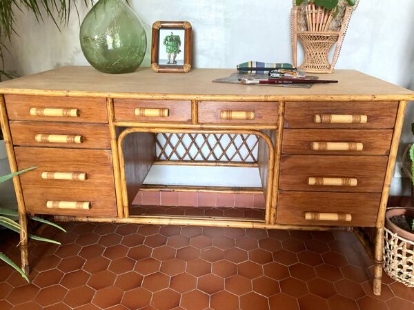 Bureau ancien en rotin