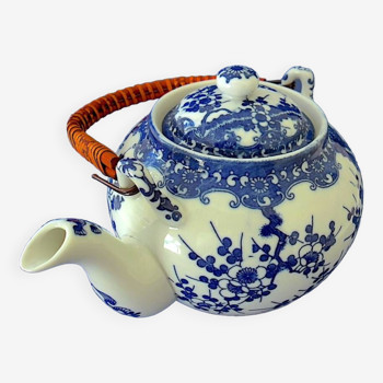 Japanese blue-white porcelain teapot