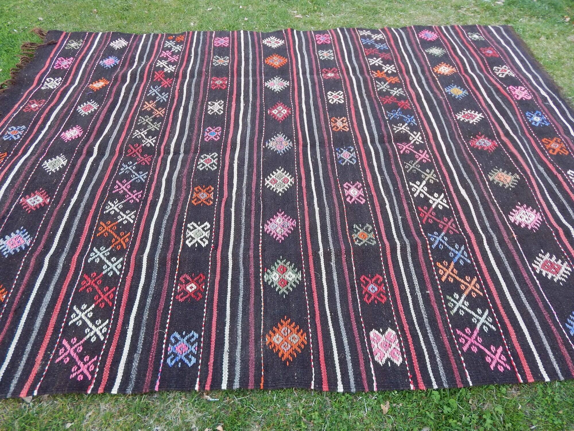 Vintage Turkish kilim handwoven 211x285 cm