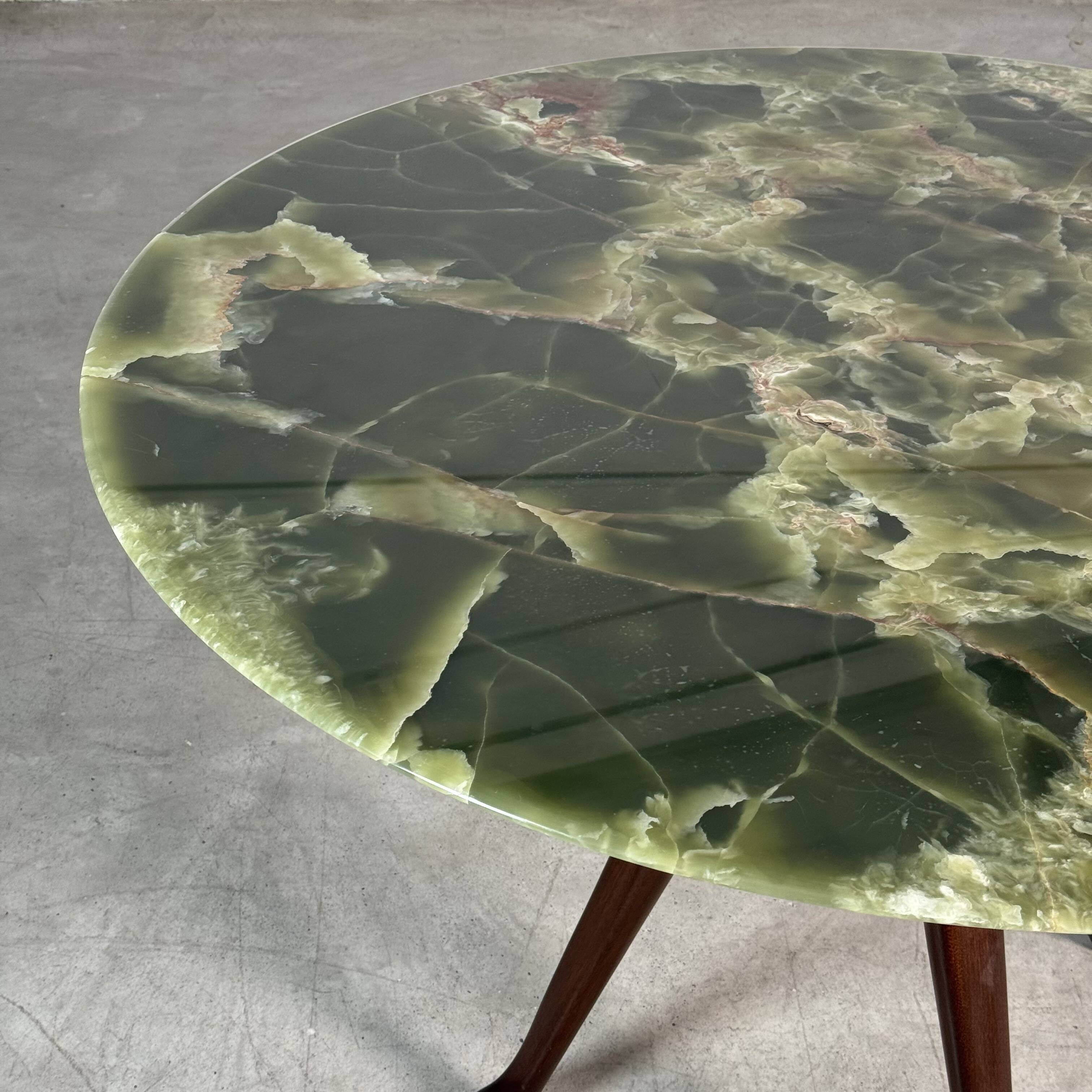 Round dining table in onyx and solid walnut by Osvaldo Borsani, 1950s.