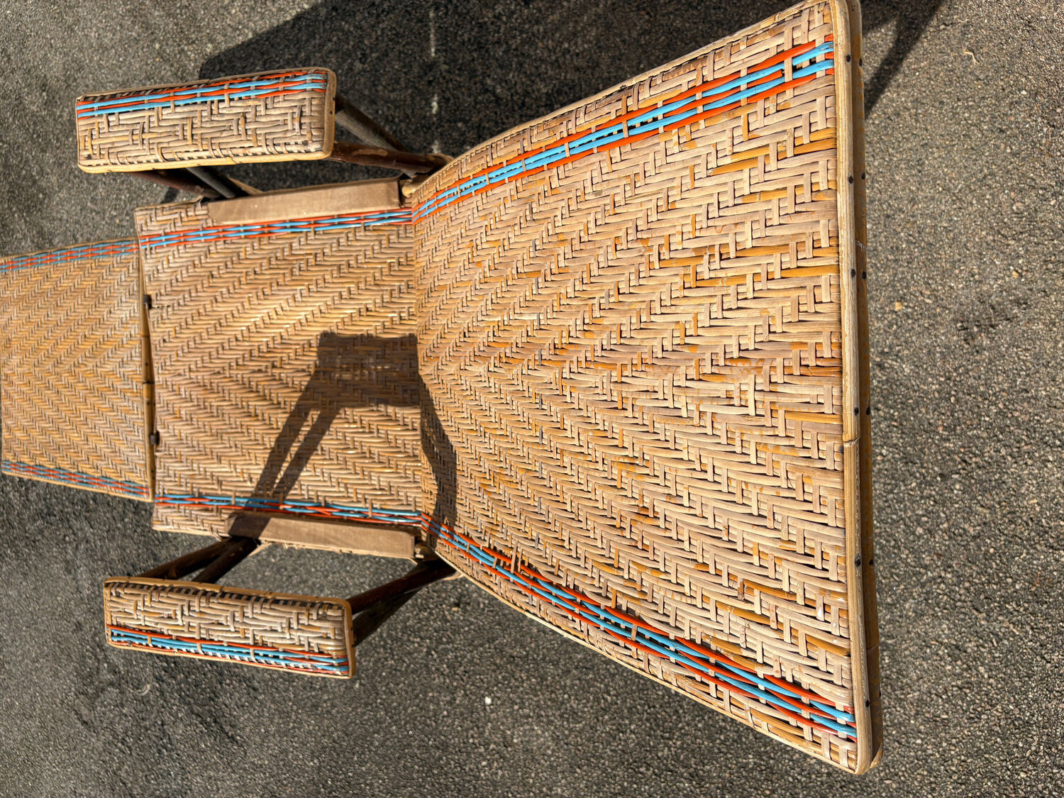 Wicker chaise longue