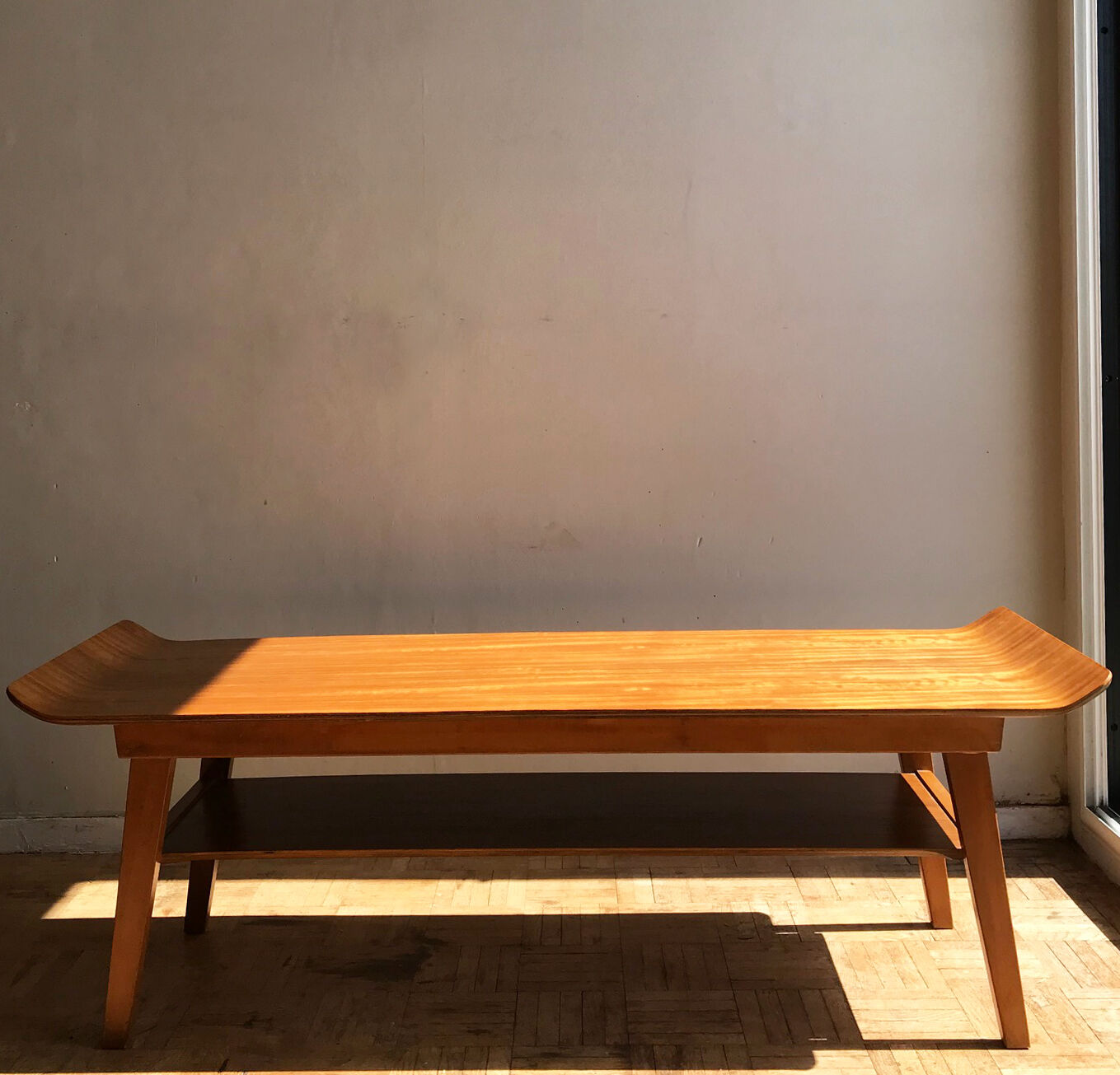 Table basse en teck clair, années 1960
