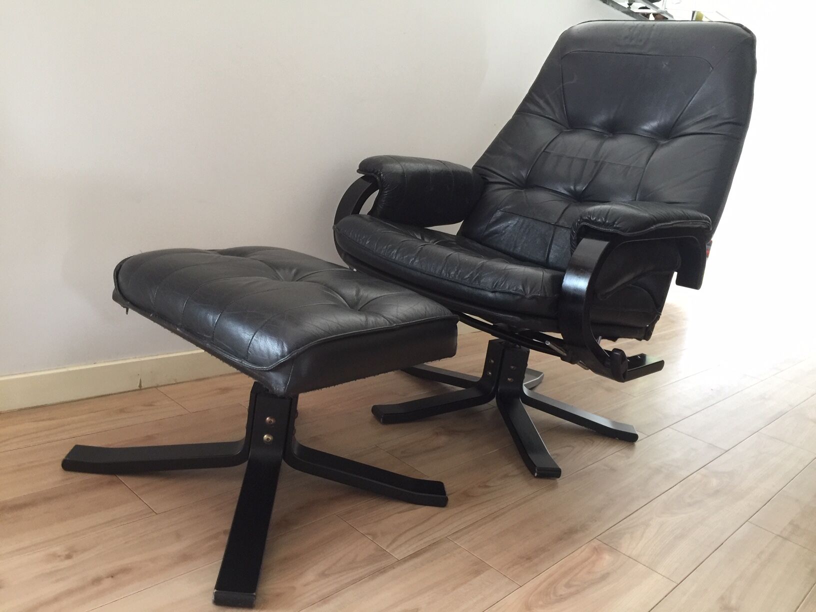 Armchair Scandinavian lounge swivel and tilt and his ottoman Unico 1970 Denmark