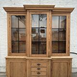 Masterful exhibition showcase from the early 20th century