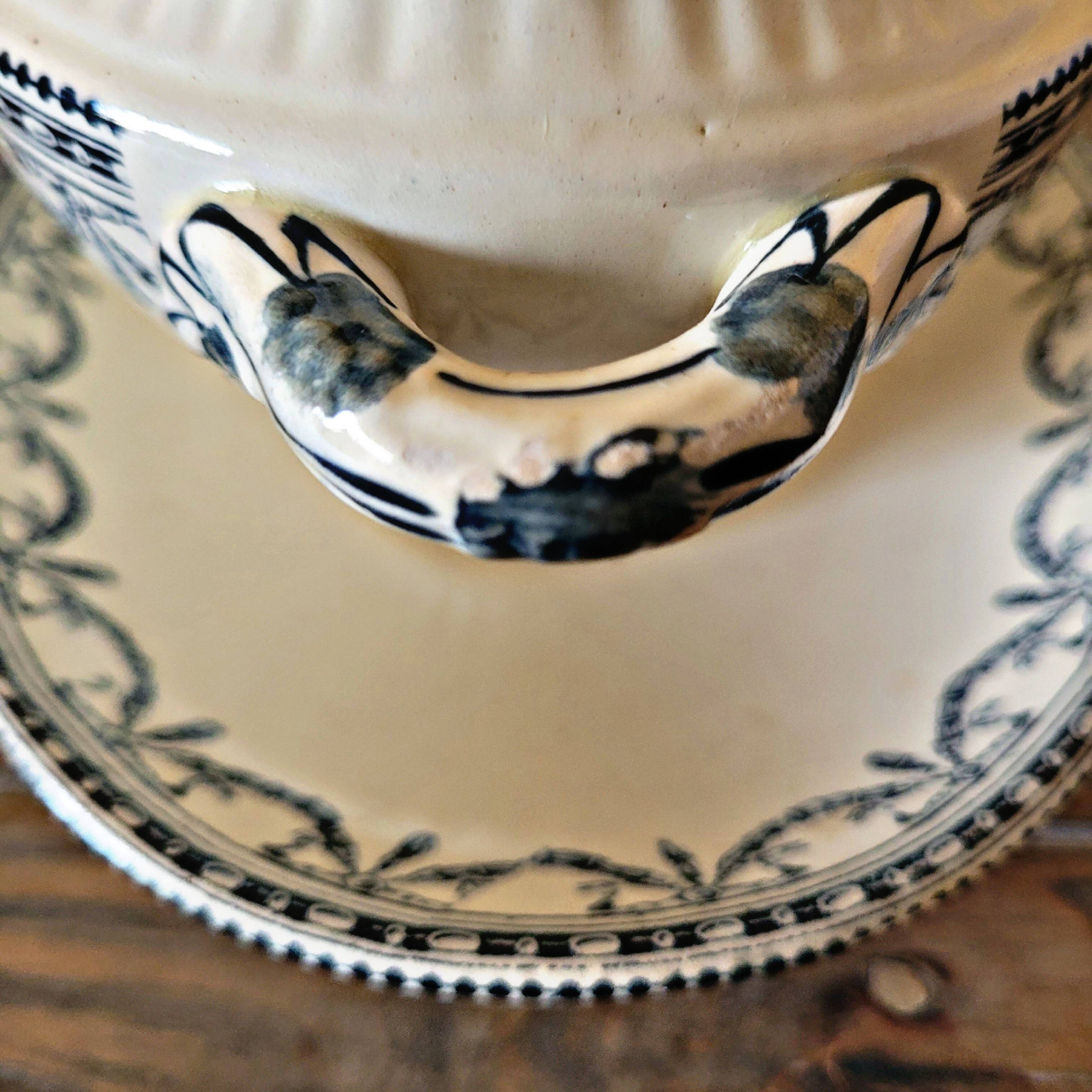 Salins iron clay sauceboat, Louis XVI Guirlandes model