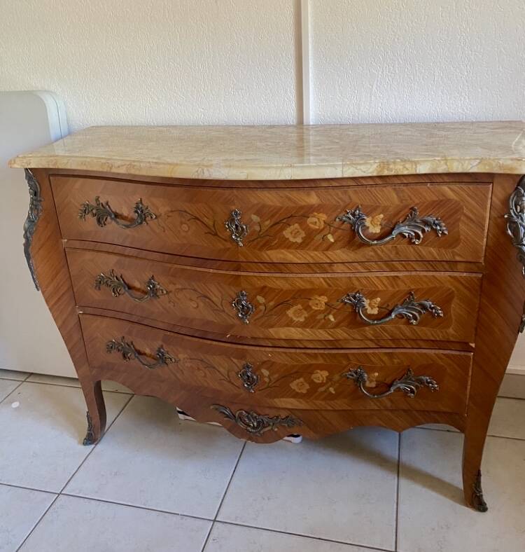 Rosewood chest of drawers