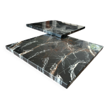 Table basse composée de deux tables design en faux marbre reposant sur piètements chromés de Willy Rizzo