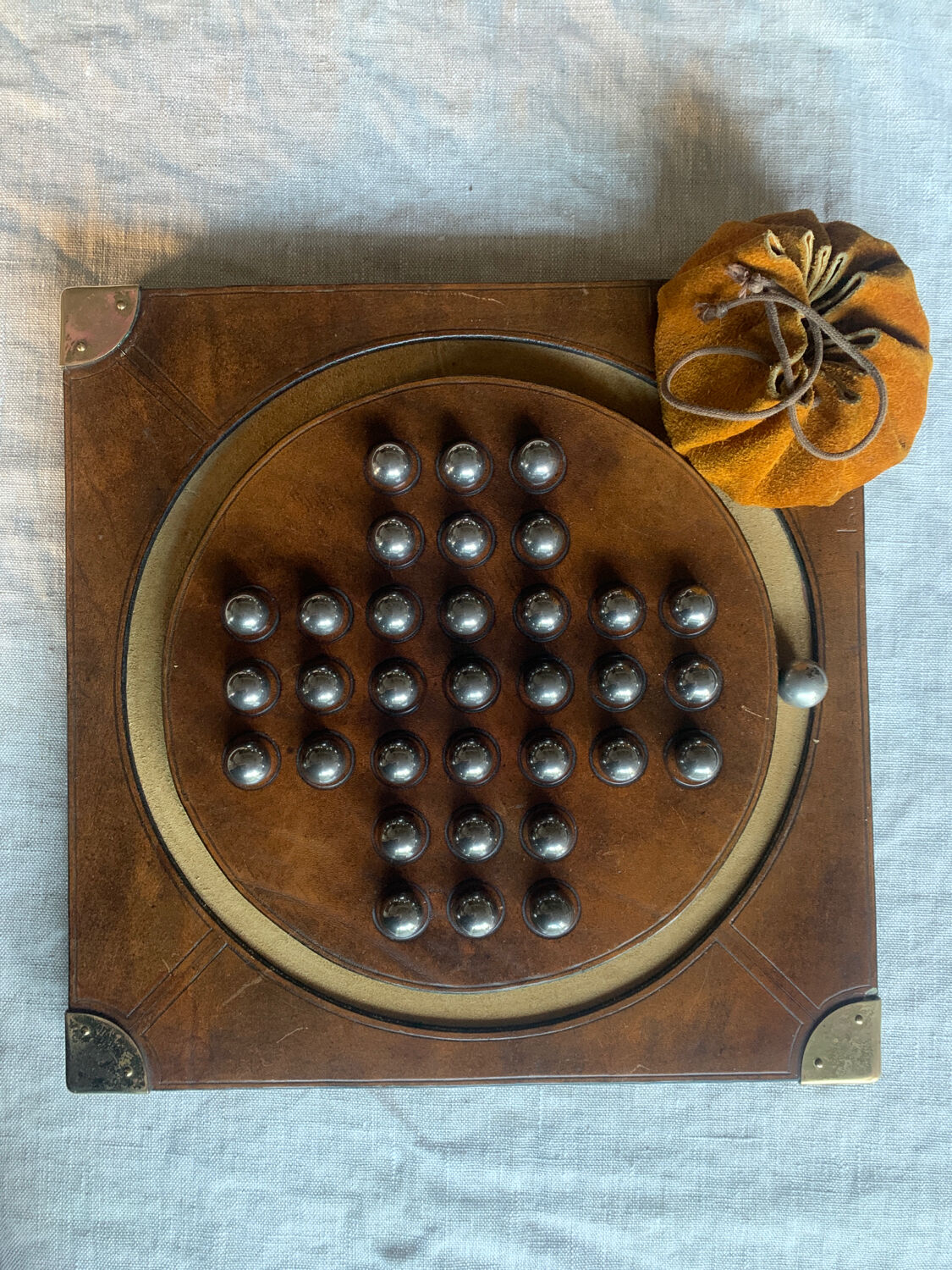 Handcrafted solitaire game