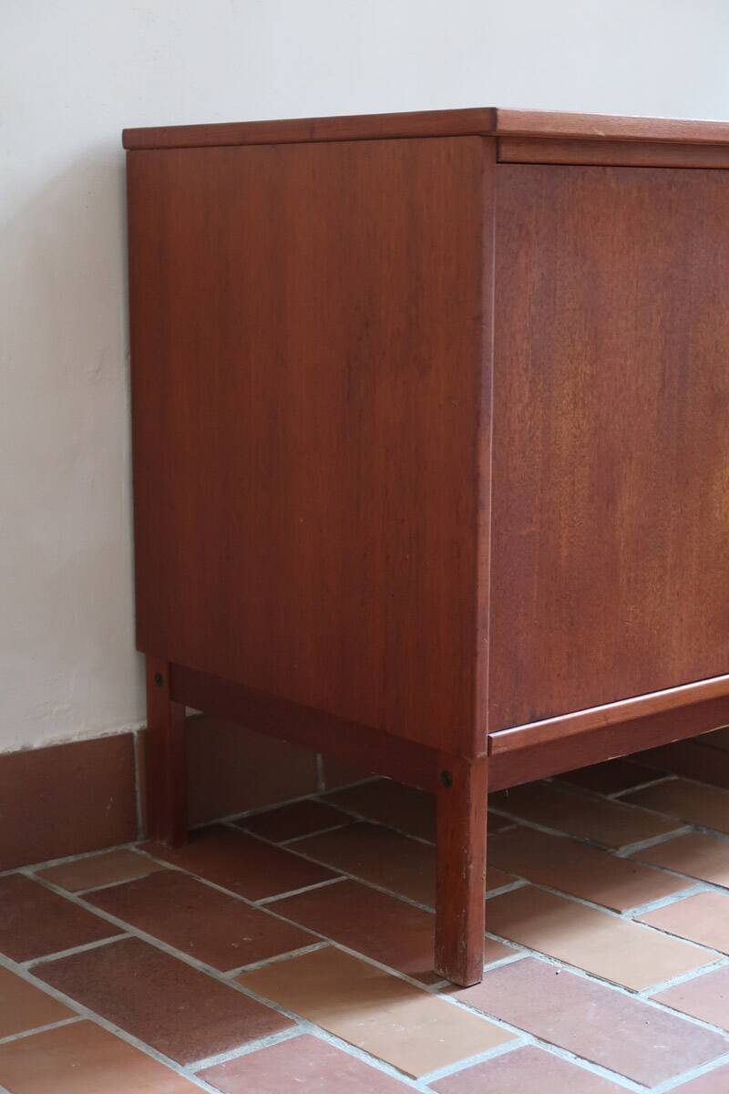 Petit buffet Ulferts en teck années 60 poignées intégrées