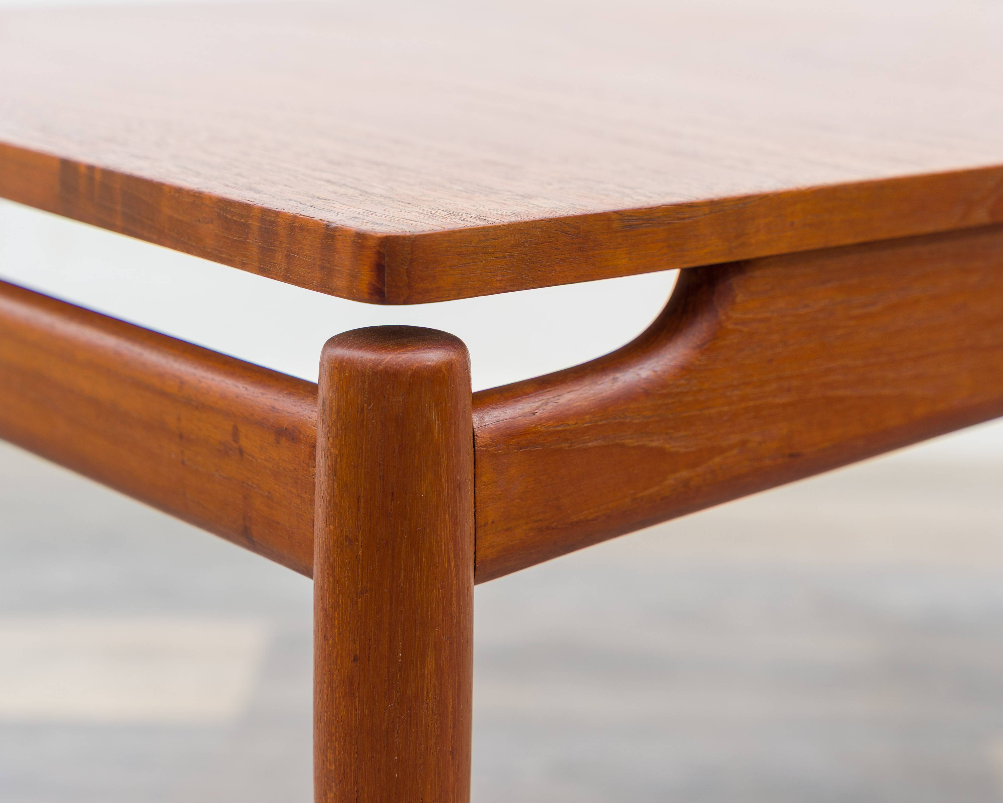 Large Scandinavian coffee table in teak from the 1960s.
