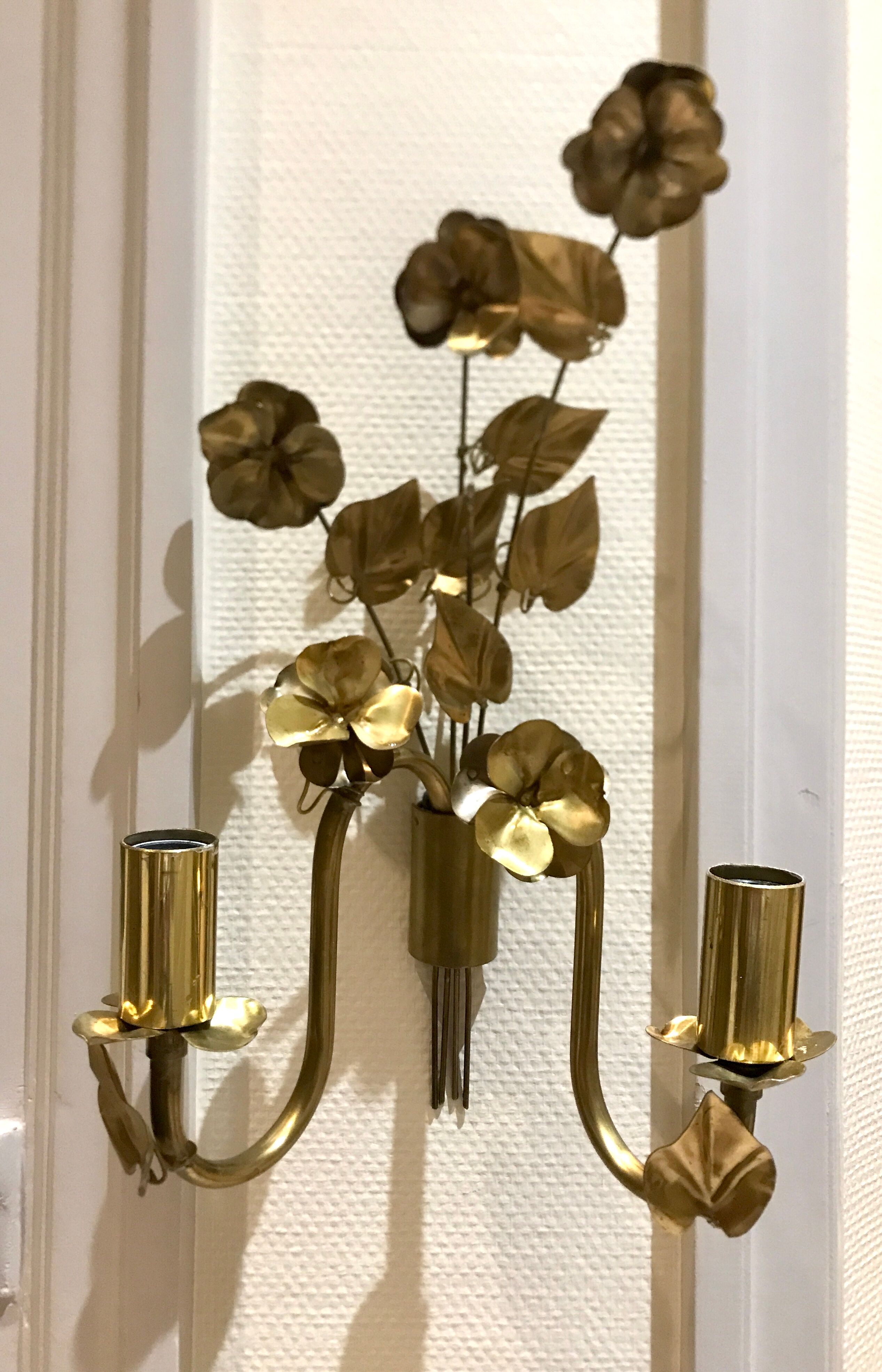 Paire d’appliques fleurs et feuilles laiton