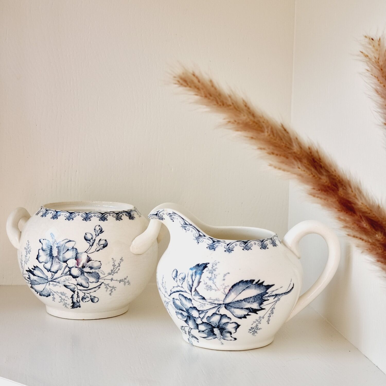 Sweetener and milk jug Sarreguemines Vega