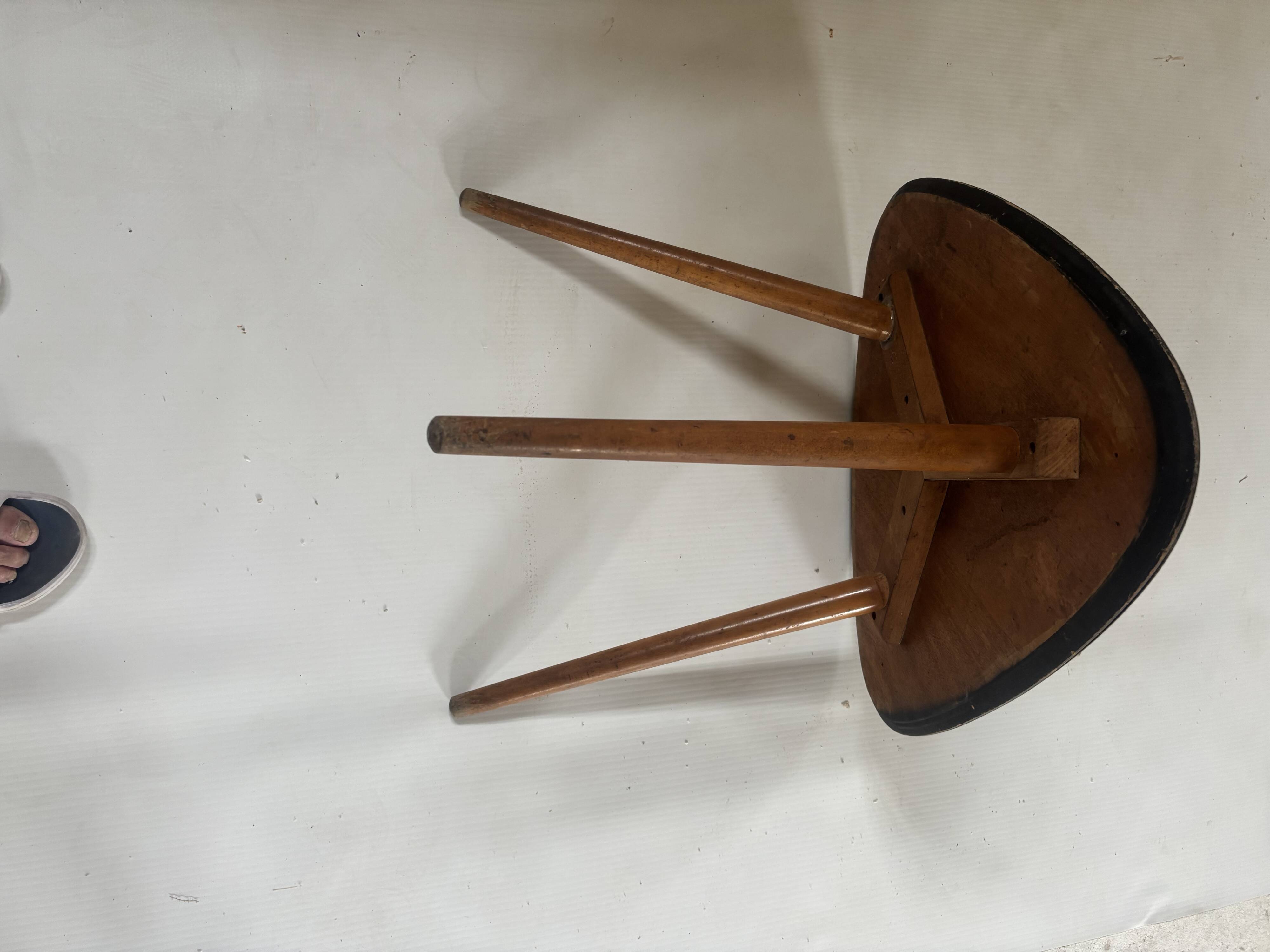 Vintage coffee table – Free form & triode base